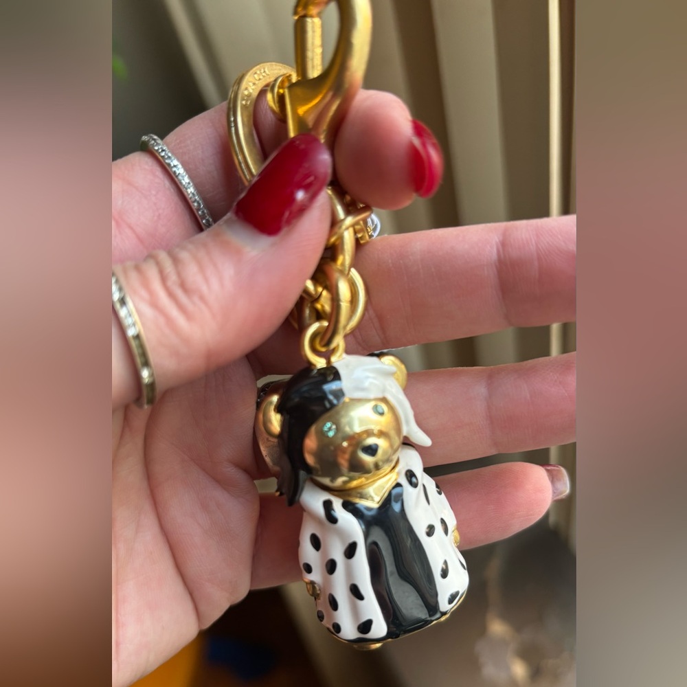 Authentic COACH Cruella DISNEY VILLAIN COLLECTION Keychain - Picture 5 of 7